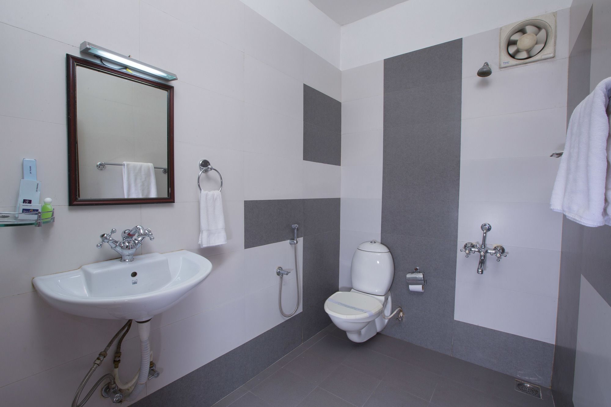 Spice Country Resort Chithirapuram Екстериор снимка